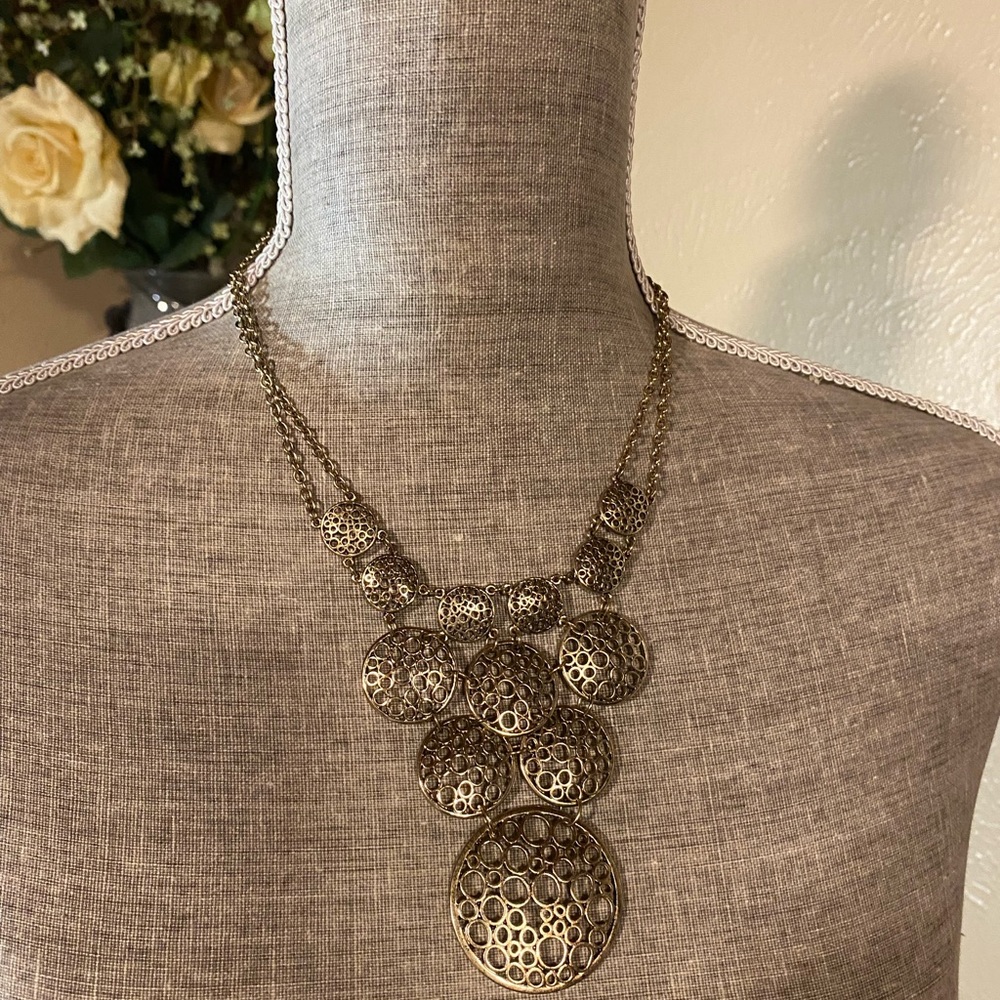 Elegant Gold Statement Necklace